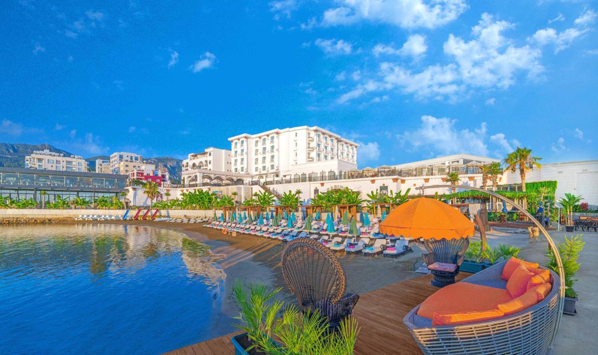 Central 2 Bed Sea View Apartment In Kyrenia 키레니아 외부 사진